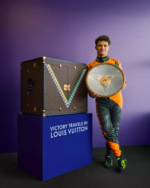 LANDO NORRIS WINS THE TROPHY OF THE FORMULA 1 LOUIS VUITTON